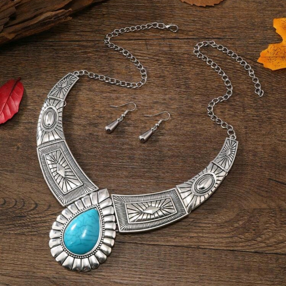 Women's beautiful turquoise necklace and earrings set